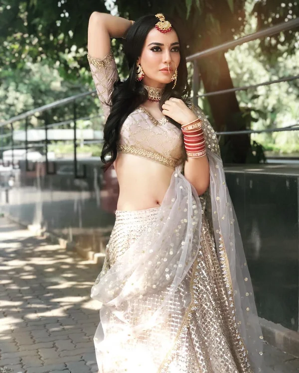 surbhi jyoti navel hot naagin actress