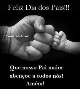 Foto. Em fundo preto, duas mãos fechadas se cumprimentam com um soquinho! À esquerda, mão de um adulto; à direita mãozinha de um bebê. No topo em letras brancas: Feliz dia dos Pais!!! No rodapé: Que nosso Pai Maior abençoe a todos nós! Amém! Sobreposto à mão adulta, está escrito em letras manuscritas brancas: tudo de ótimo.