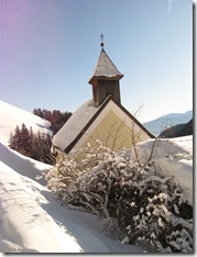 chiesetta accanto al maso