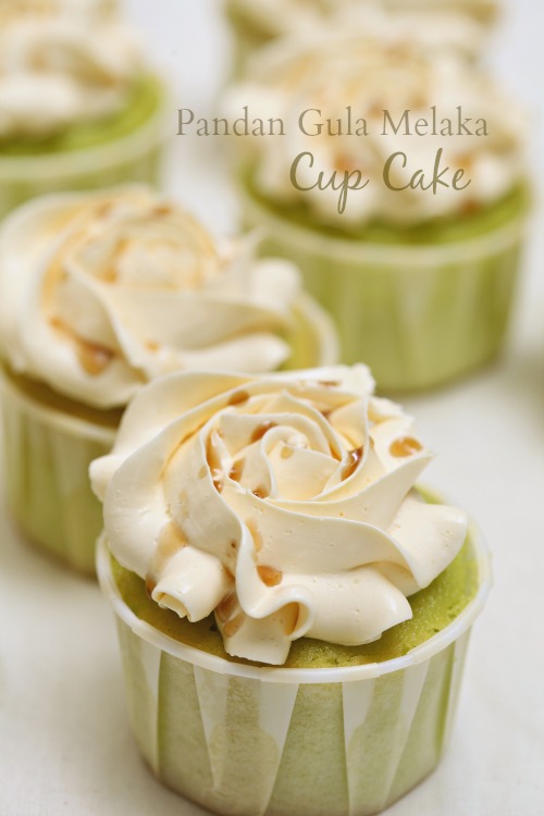 Pandan Gula Melaka Cup Cake dengan Italian Frosting yang 