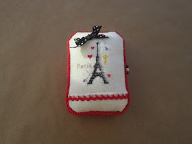 caja metálica, cartonnage, tin box, boite, alfiletero, pin cushion, tour eiffel