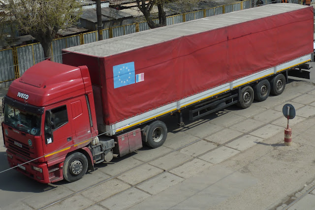 Iveco Eurostar 4x2 Red Truck + Red Schmitz Cargobull Trailer