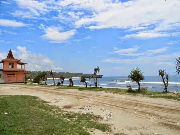 Keindahan Alam Pantai Krakal  di Gunung Kidul Yogyakarta 