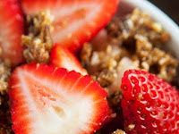 STRAWBERRIES WITH COCONUT CASHEW CRUMBLE (WHOLE30 DESSERT RECIPE)