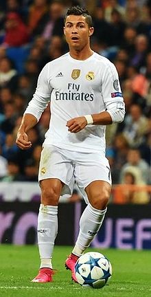 Foto de Cristiano Ronaldo con pelota de futbol