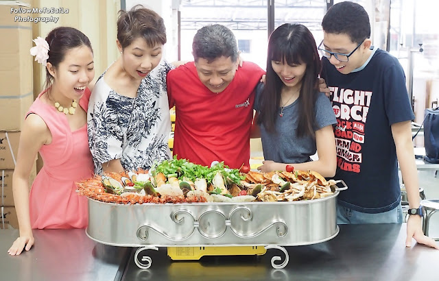 The Hong's Family of Bloggers Totally In-Awe Over The Jumbo Platter