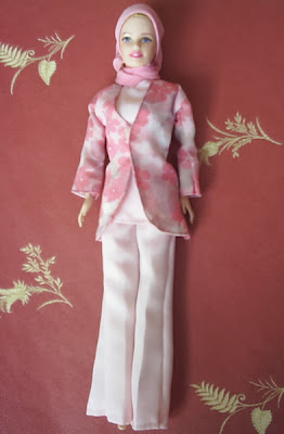 gambar boneka barbie muslim