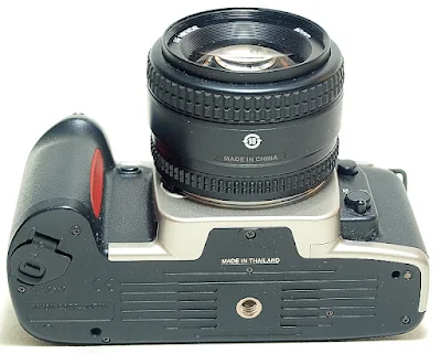 Nikon F65, Bottom