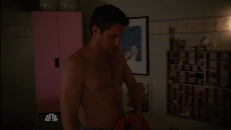 Sam Jaeger Shirtless on Parenthood s2e05