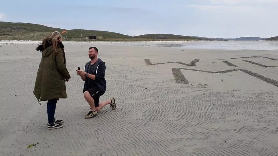 Man Surprises His Girlfriend With Marriage Proposal At Scenic Scottish Beach Airport