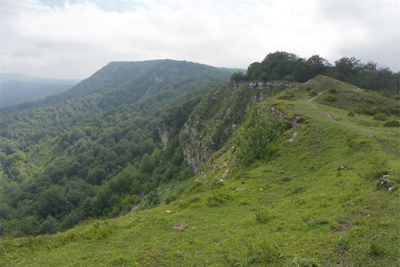 Montes de Iturrieta y Entzia en el recorrido desde Larredez a Baio