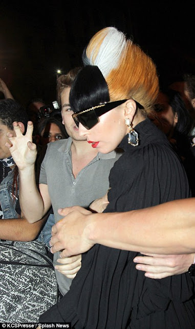 Lady Gaga showed off her new fox fur inspired hairdo in Paris last night

