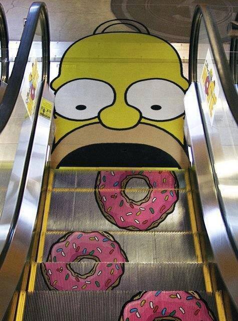 escalera mecánica Homero Simpson