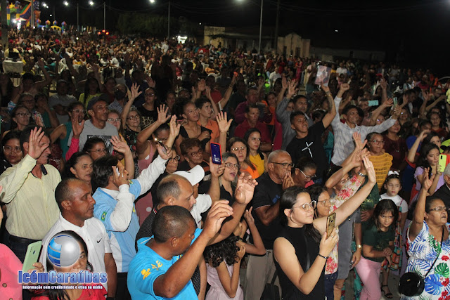 Dia do Evangélico reúne centenas de pessoas para louvar a Deus com cantor Chagas Sobrinho em Caraúbas