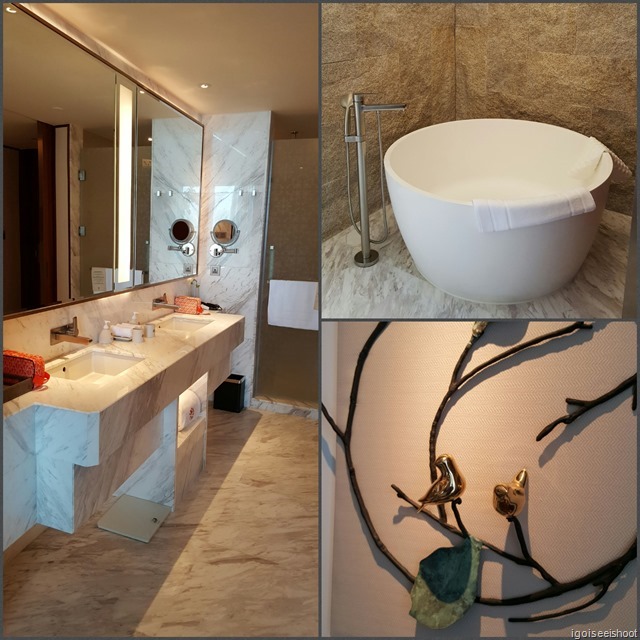 Bathroom of the standard Panoramic Sea View Room at Angsana Zhuhai Phoenix Bay resort