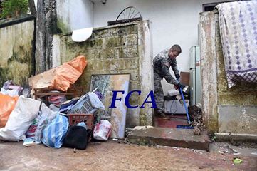 US cadets joined a clean up of flood-affected homes in Kolonnawa