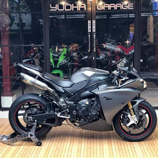 FS: Superbike Yamaha R1 Yzf-R1, 1000cc, 2013/14, paint greymatt GunMetal, Traction Control System (TCS)