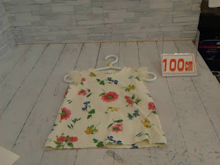 中古品　子供服　１００ｃｍ　Branches　草花プリント　スリーブレストップス　２２０円