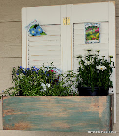 planters, flowers, gardening, window box, reclaimed, beyond the picket fence,http://bec4-beyondthepicketfence.blogspot.com/2013/06/planter-parade.html 