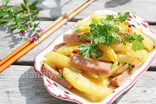 them-mot-cach-xao-khoai-tay-nhanh-ngon