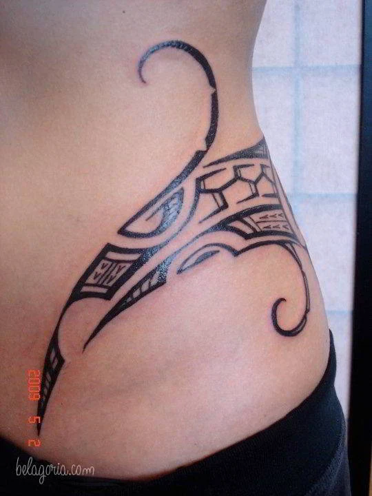 imagen de tatuaje maori estilo samoano