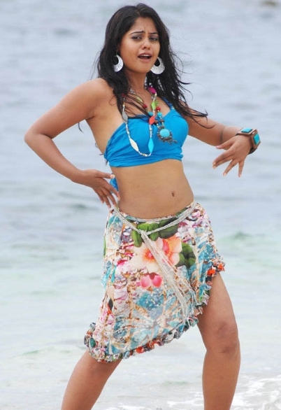 South Bindu Madhavi Hot Navel Show at Beach