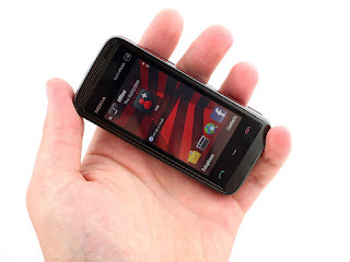 Nokia 5530  xPress music - one touch for music and sharing