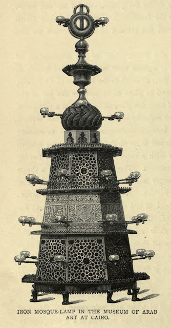 مصباح مسجد حديدي في متحف الفن العربي في القاهرة