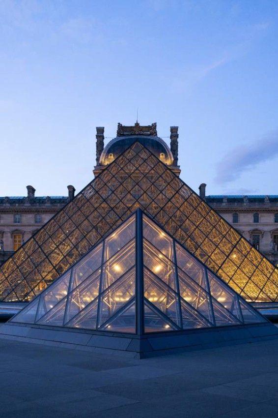 Daughter of a journalist and granddaughter of a novelist .. de Carr was the first woman to preside over the Louvre since 1793 After weeks of deliberation, Emmanuel Macron and the French Ministry of Culture decided that Lawrence de Carr would be president of the Louvre World Museum in a precedent that had not happened since the famous museum opened in 1793.