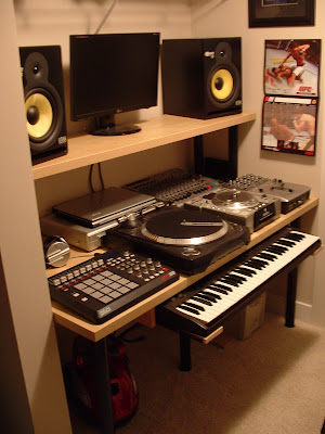 IKEA Hackers: Compact music studio