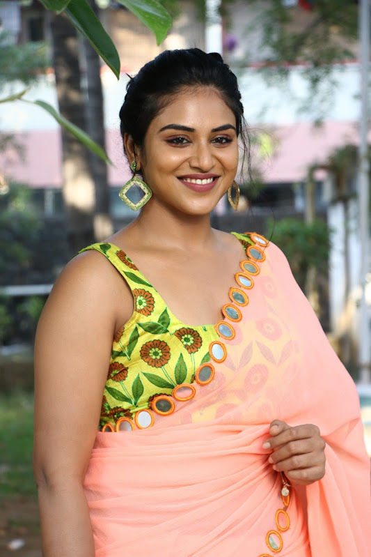 Indhuja Ravichandran Hot Saree Pics