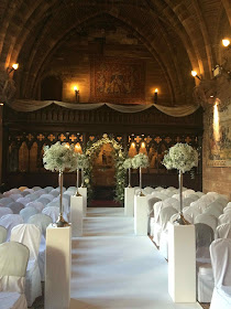 Salão principal do castelo de Peckforton arrumado para um casamento