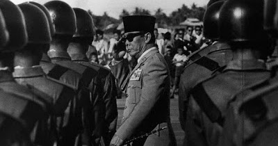 Foto Mengagumkan Presiden Soekarno  Download Foto Fb HD