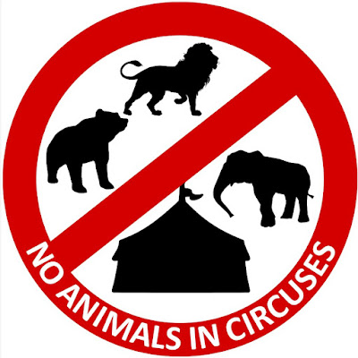 Il simbolo di un divieto con all'interno le sagome di un leone, un elefante e un orso. Sotto la scritta "No animals in circuses"