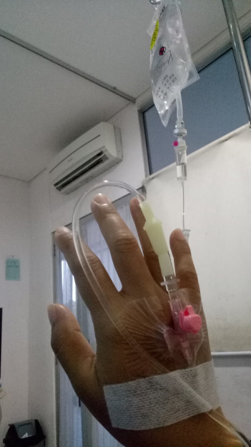 Populer Gambar Tangan Di Infus