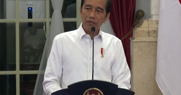 Presiden Indonesia mengancam akan merombak kabinet atas tanggapan COVID-19