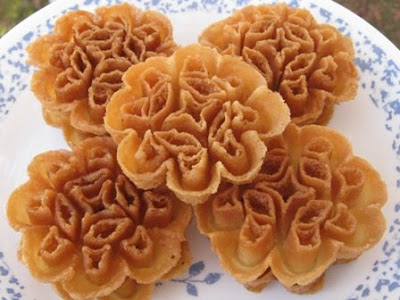 Kuih Rose / Crispy Honeycomb Cookies  Beachloverkitchen