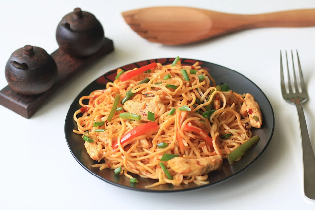 How To Make  Chicken Schezwan Noodles at Home