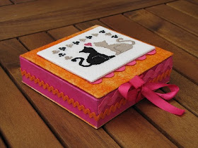 caja, boite, box, cartonnage, point croix, cross stitch, valentine