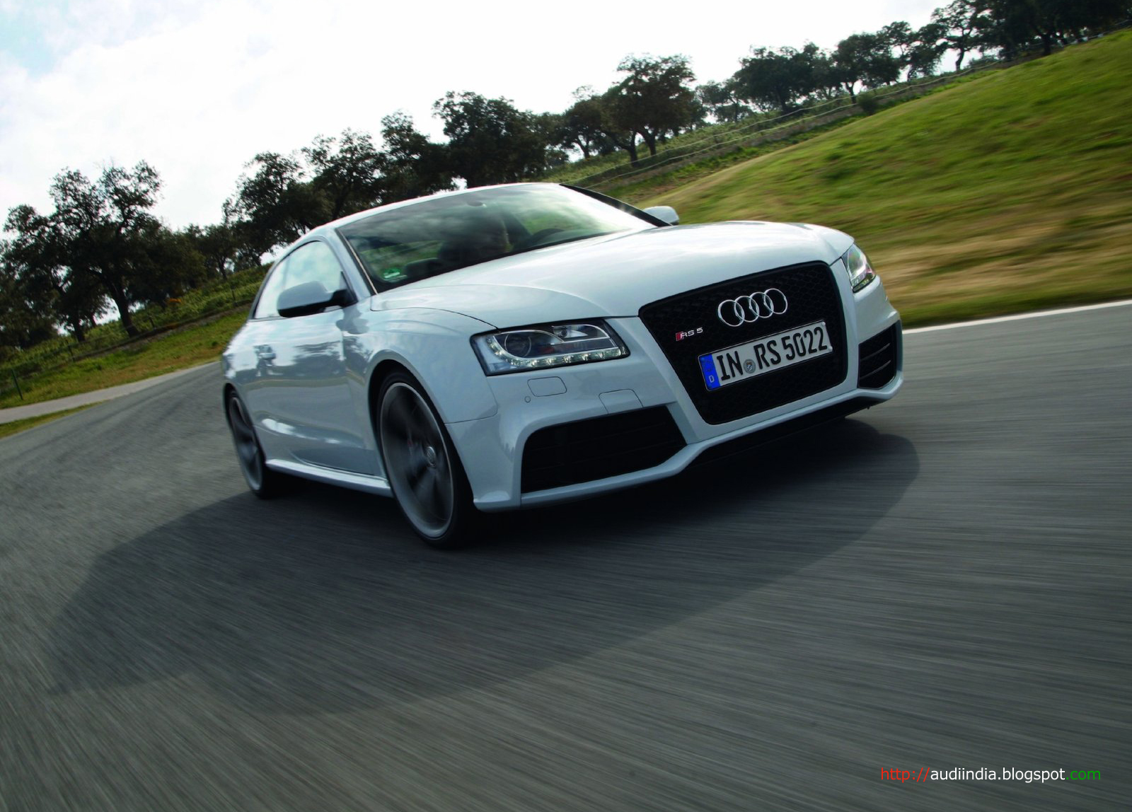 wallpaper 2011 audi rs5 wallpaper white 2011 audi rs5 wallpaper