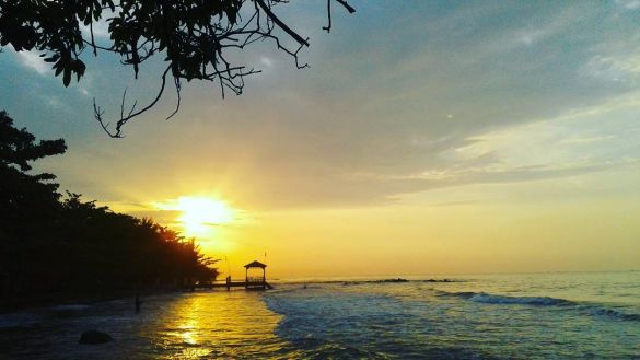 Pantai Ujung Negoro Batang Tempat Untuk Berburu Sunset