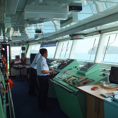 Tugas dan tanggung jawab seorang perwira deck atau mualim 1 2 3  yang  sedang melaksanakan tugas diatas kapal