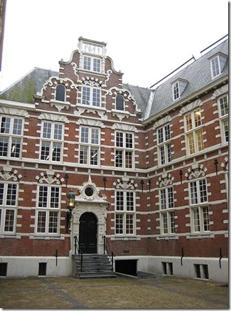 450px-VOC_amsterdam_building