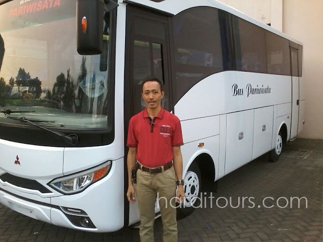 Bus pariwisata Makassar resmi