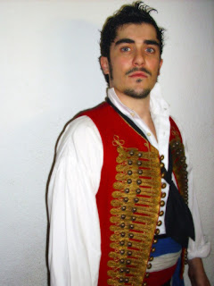 Imagen de Carlos Solano en Los Miserables, como Enjolras