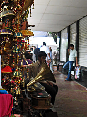 colaba street market