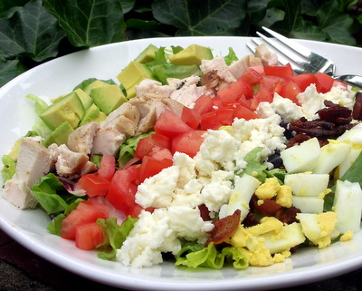 Homemade Cobb Salad, tips for an easy, surprisingly healthy supper salad ♥ AVeggieVenture.com. A summer classic. Weight Watchers Friendly.
