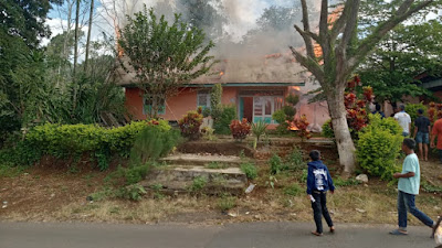 Polindes Sandar Angin Hangus Terbakar