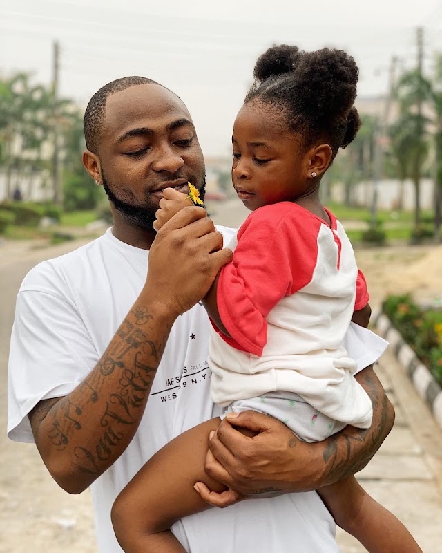 Davido Carrying His Daughter Imade Adeleke In Adorable Photo