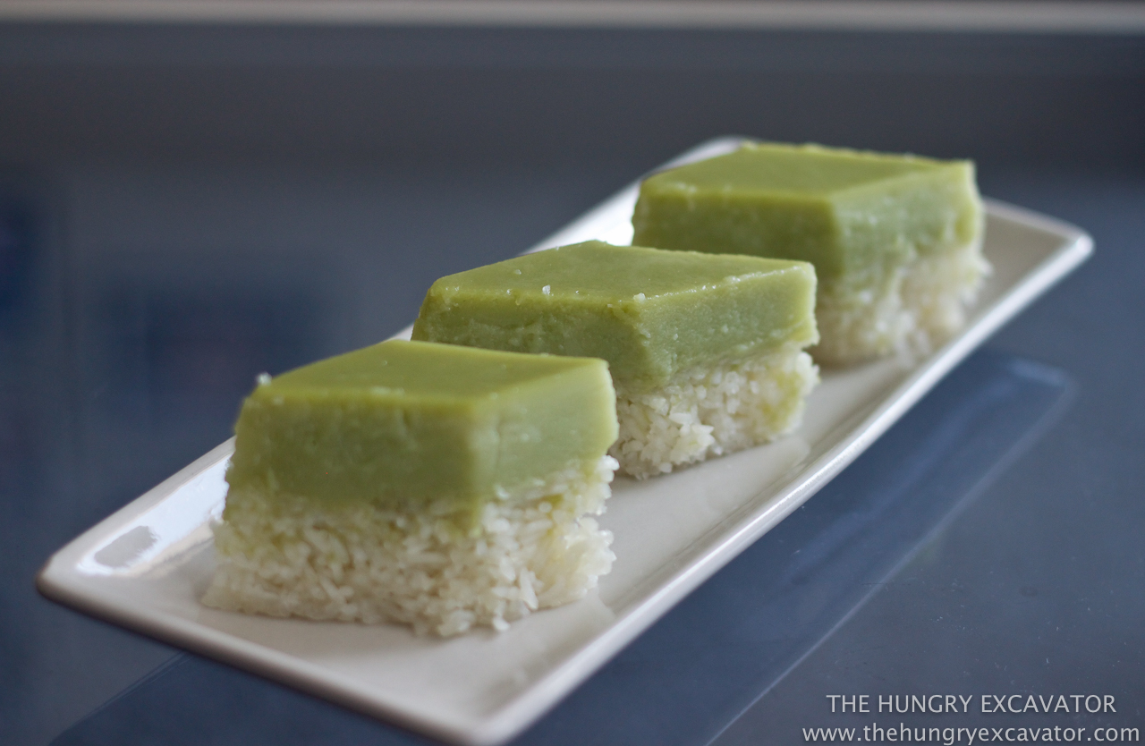 The Hungry Excavator: Seri Muka (Pandan Custard with Sweet 